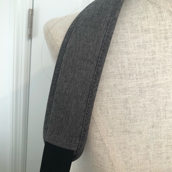 Oiwas Messenger Bag - Picture 14 of 16